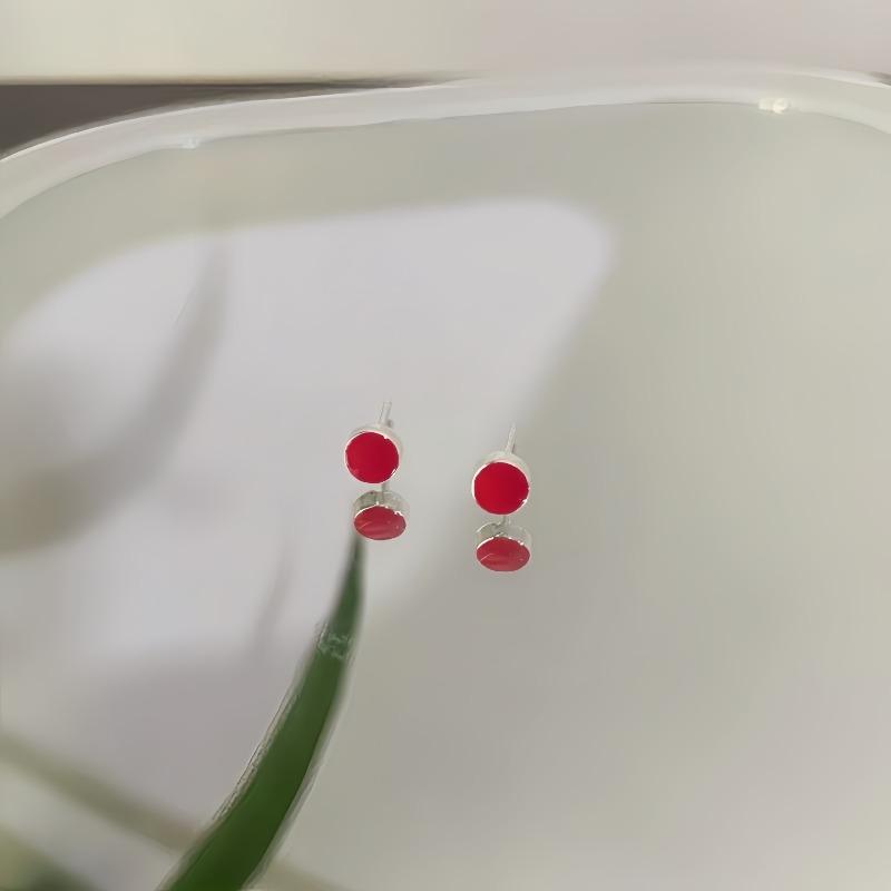 Silver Needle Red Four-leaf Clover Stud Earrings for Women, A Unique and Small-scale Design Pair of Earrings, Heart-shaped Jewelry.