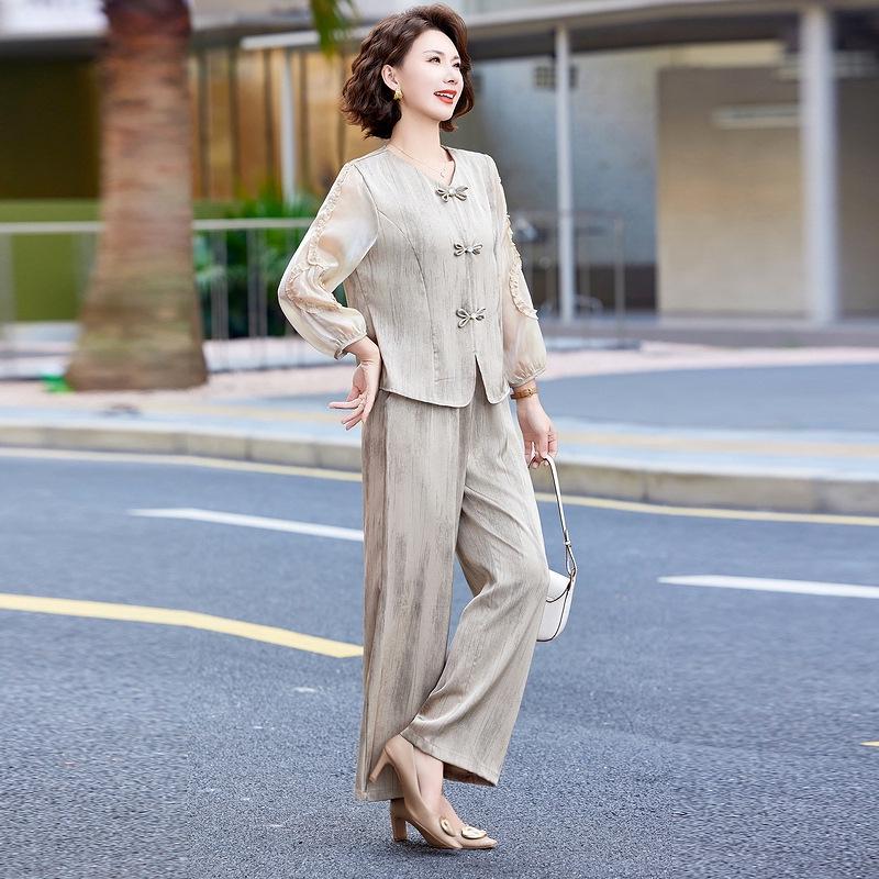 

Elegant Satin Two-piece Set for Mature Women - Spring/Summer Floral Top with Three-quarter Sleeves 2XL [115-130 jin]