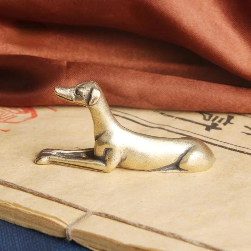 Ornamenti da scrivania per cani fedeli in ottone massiccio Rame vintage Miniature di animali Figurine Decorazioni Regali Decorazioni per la casa Accessori artigianali