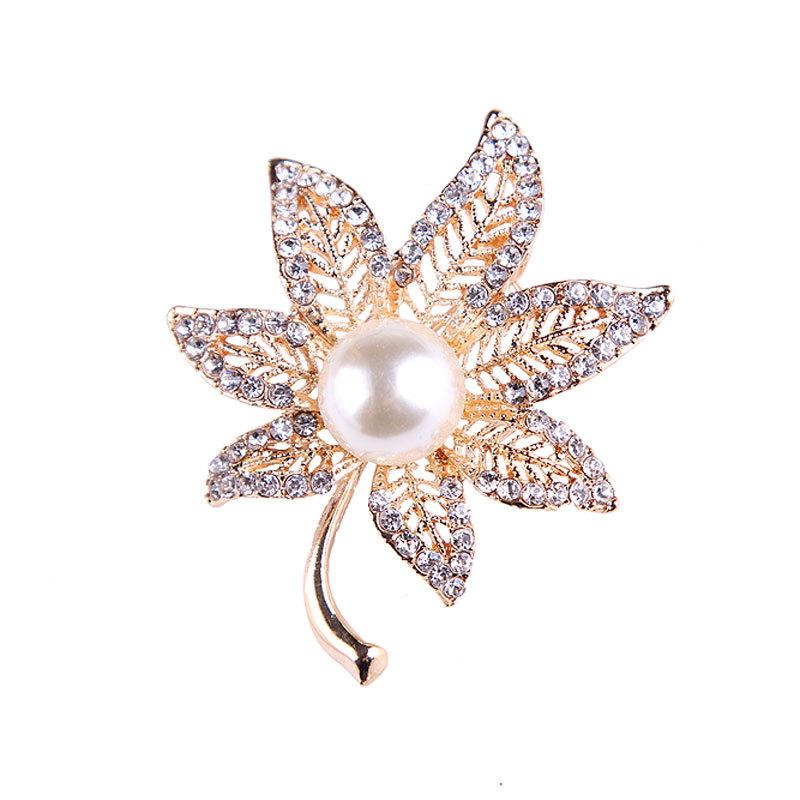 Fashion Middle Large Pearl Maple Leaf Full Diamond Brooch Perfect Gift for Couples Corsage Flower Corsage Buckle Women Accessories