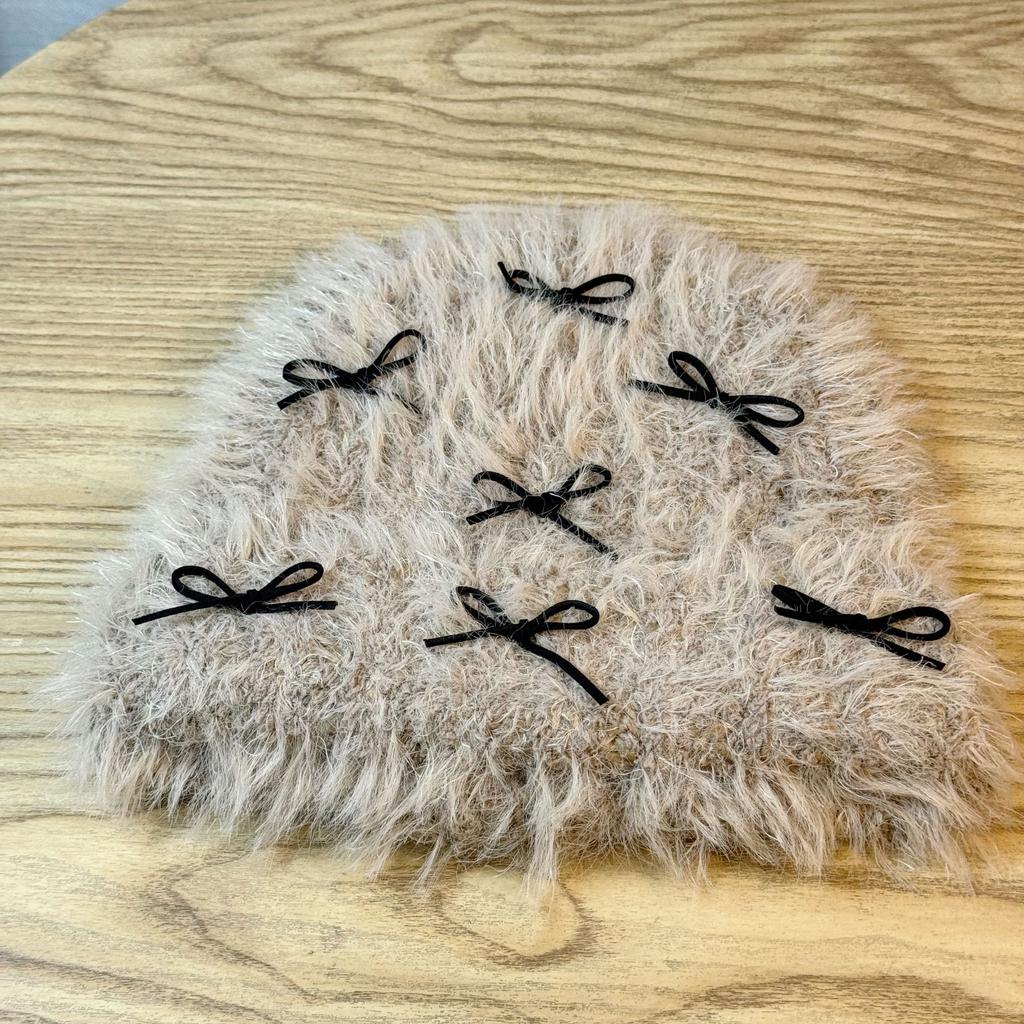 Sweet and Cute Bow Woolen Hat for Women in Autumn and Winter. New Face Showing Small Knitted Cold Proof Baotou Hat.