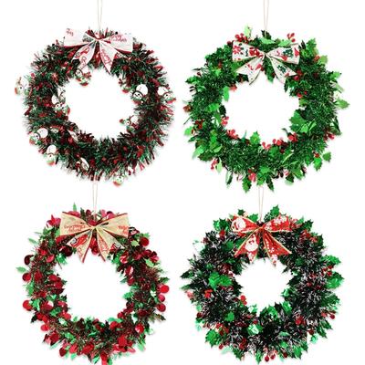 Handgemachter Weihnachtskranz zum Aufhängen an der Tür, fröhlicher Weihnachtskranz mit Grün und Beeren, um Ihr Zuhause aufzuhellen