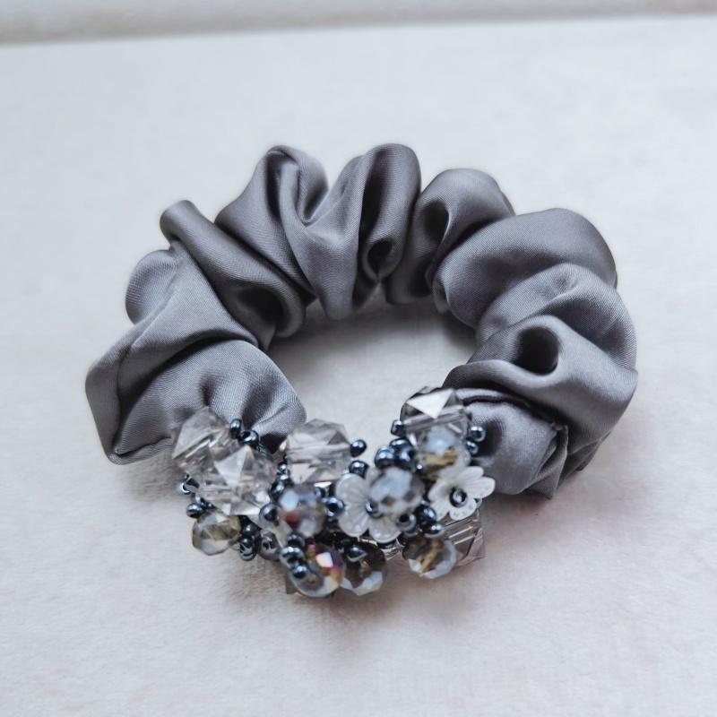 New Arrvial Luxurious Acrylic Flower Scrunchie Hair Tie Satin Crystal Ponytail Holder Fashionable Women Hair Accessories