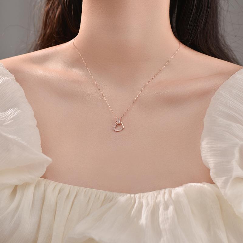 Collier Amour, Luxe Léger, Chaîne Clavicule Haut de Gamme, Collier Polyvalent et Exquis, avec un Sens du Design de Niche