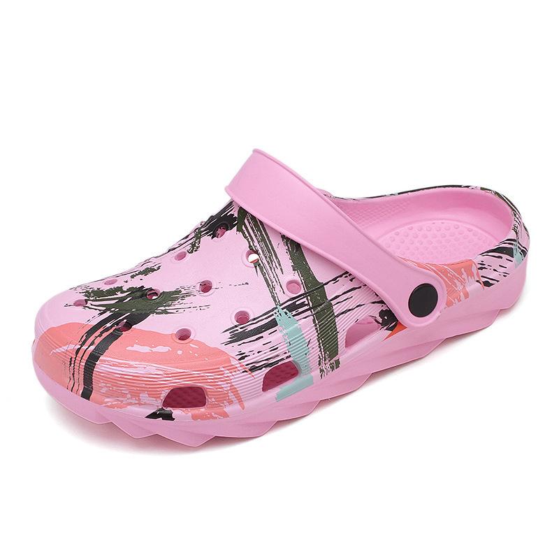 

2025 summer new couple beach hole shoes fashion trend bag head sandals casual breathable large size shoes 37