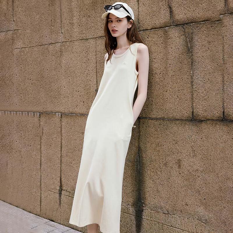 

Navigare Women s Sleeveless Solid Midi Dress M