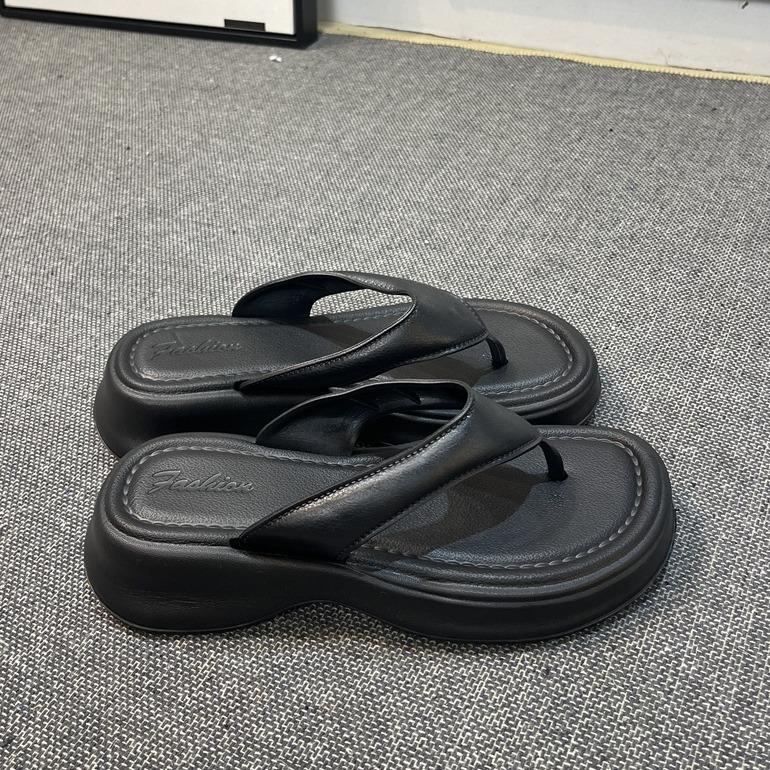 

Новые летние шлепанцы женские летние толстоподошвенные повседневные крутые тапочки для выхода на море 40/41