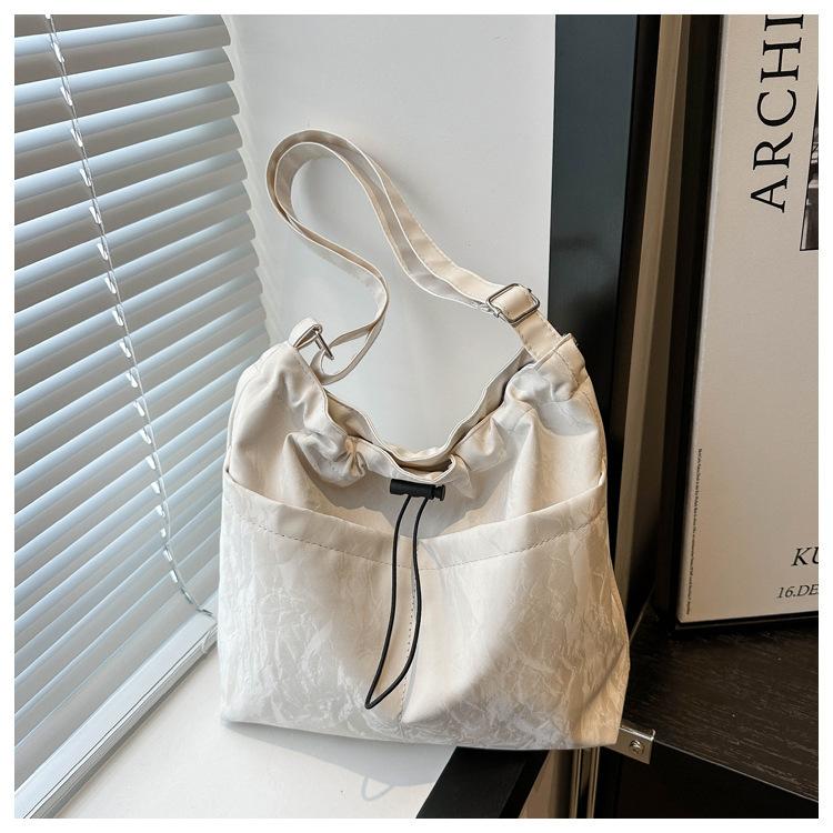 2025 New Temperament Fashion Design Single Shoulder Crossbody Foreign Style Solid Color Retro Fresh Underarm Texture Tote Bag