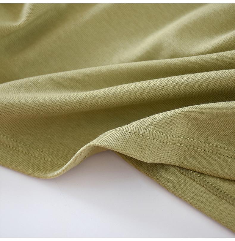 Chest-Padded Slim Fit Women's Top: Round Neck, Long Sleeve, Fishtail Hem, No Bra Needed, Autumn/Winter Style.