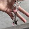 Portachiavi con Ciondolo Gatto e Chitarra Stile Y2K Vintage, con Perline in Lega, Artigianato Unico Fatto a Mano per Amanti degli Accessori Musica Indie