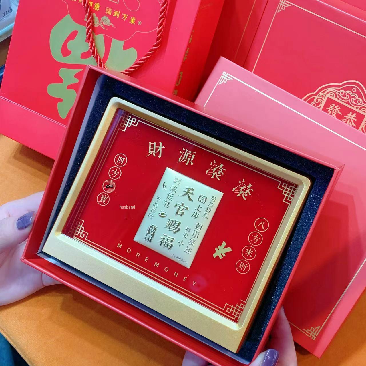 

Фигурка Счастливой Золотой Панды - Элегантный Подарок для Молодоженов или на Новоселье