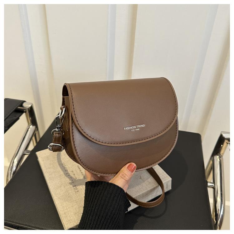 Taška na sedlo dámská taška messenger taška 2024 nová trendy dívka jaro jednoduchý módní trend zahraniční styl taška přes rameno ženy