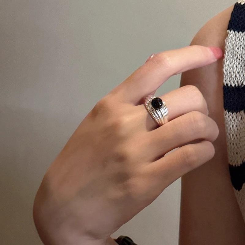 Stilvoller mehrschichtiger verstellbarer Ring mit schwarzem Onyx für Damen mit geometrischem Design und elegantem Finish