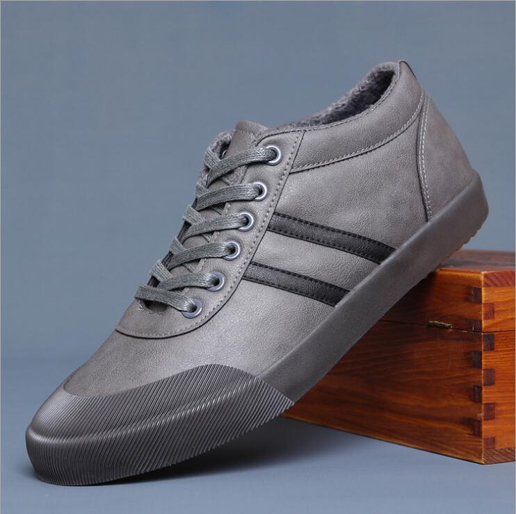 

2026 Winter New Men Fashion Simple High Tops Warm Plush Leather Boots Casual Shoes Short Boots 7