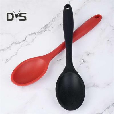Kaşık Korozyona dayanıklı Yüksek Sıcaklığa Dayanıklı Ergonomik Grip Yemek Silikon Yapışmaz Oval Kaşık Yemek Takımı Malzemeleri