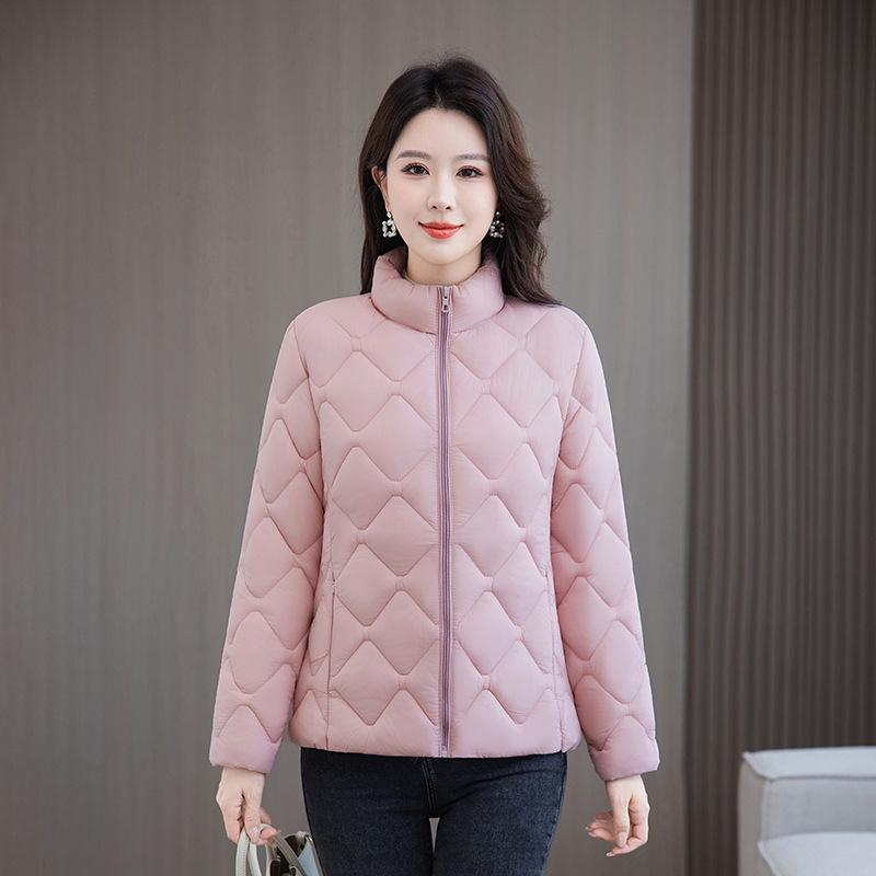 

Женская короткая стеганая ветрозащитная тонкая легкая зимняя куртка 5XL розовый