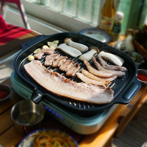 KAZARIKO IH Grill Pan for Samgyeopsal, Korean BBQ, and Direct Fire Grilling, 38cm Diameter X 32.5cm, Large Size