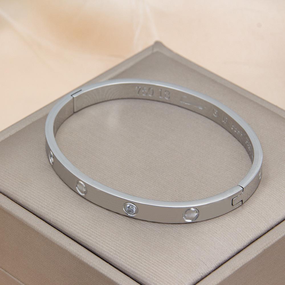 

Light Luxury Fashionable Snake Bone Bracelet 19CM