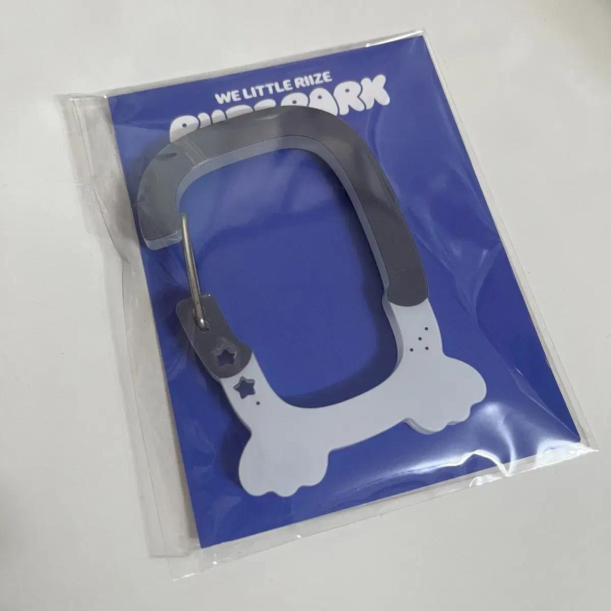 

Riize Sohee Carabiner Bottle