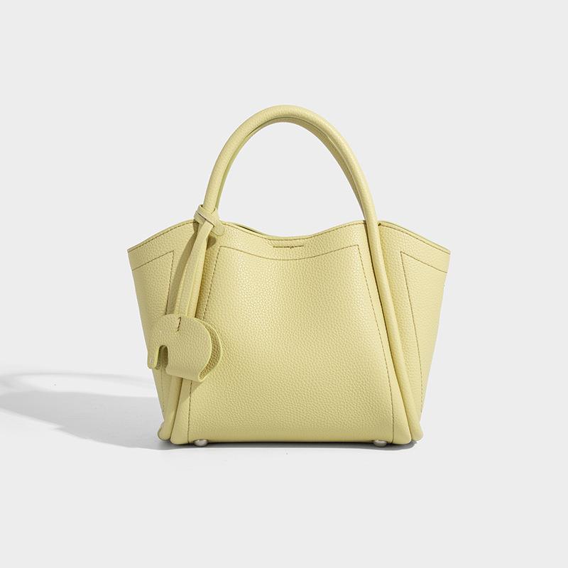 

Сумка-корзина для овощей 2025 новая простая и модная портативная на плечо универсальная из мягкой кожи повседневная сумка-мессенджер с буквенным принтом