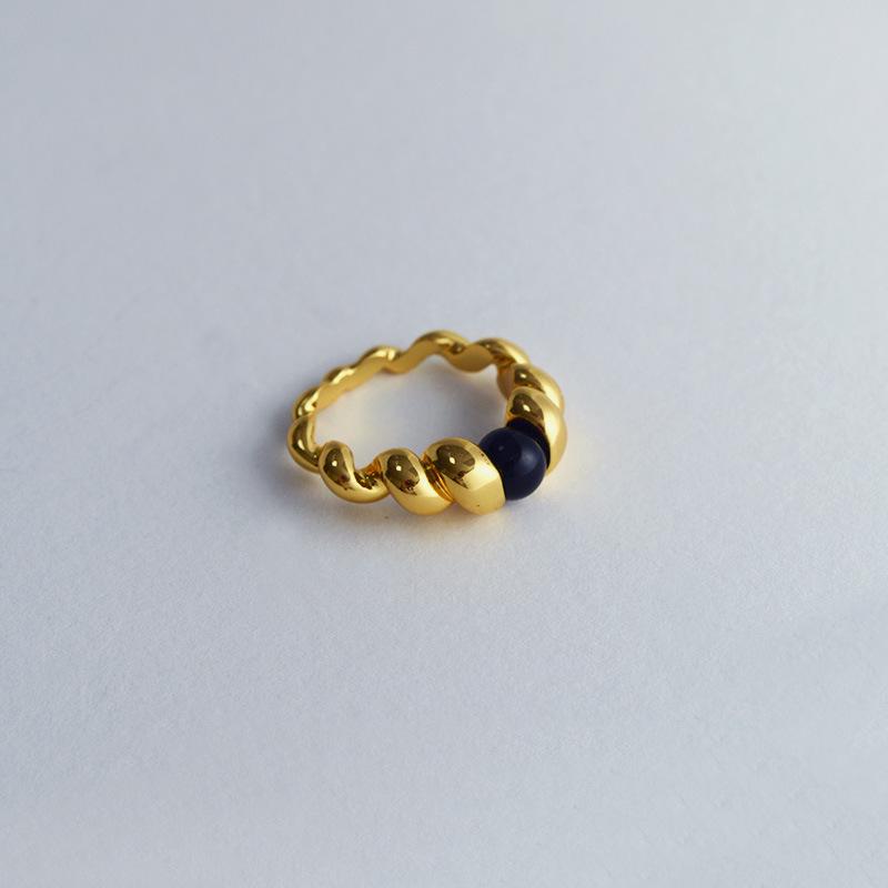 

Позолоченное латунное витое кольцо с градиентным рогом и жемчугом