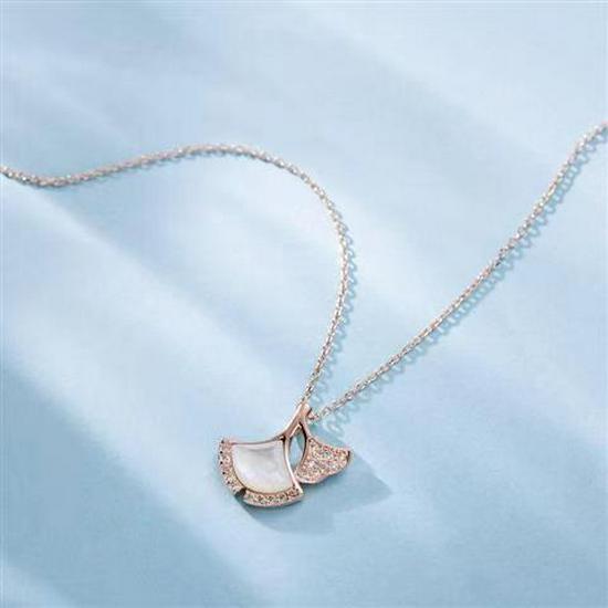 Elegant Copper-Plated Zirconia Ginkgo Leaf Necklace for Women - Versatile Light Luxury Accessory