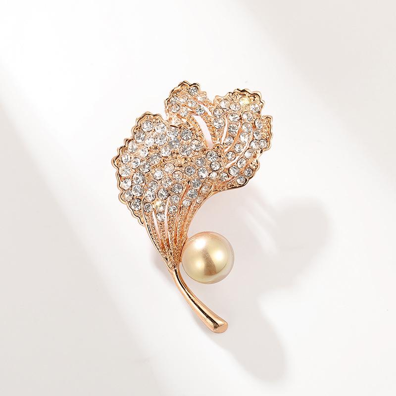 Retro Rhinestone Leaf  Pearl Brooch - Elegant Corsage Pin for Coats  Suits
