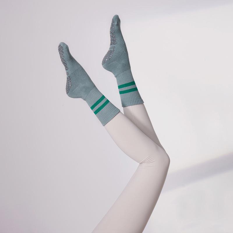 

25 пар новых противоскользящих носков для йоги и спорта - длинные, утягивающие, компрессионной посадки для пилатеса и фитнеса