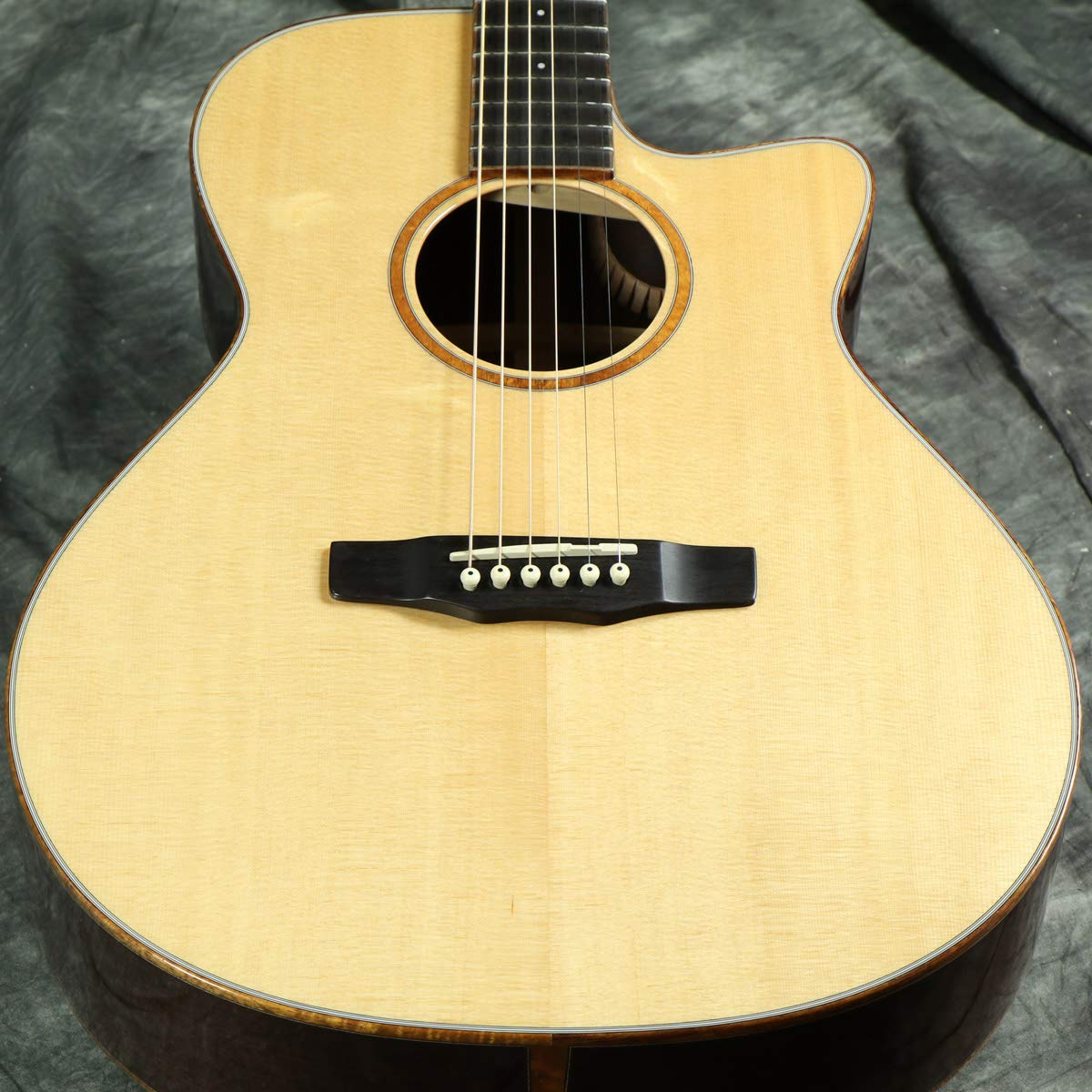 

MORRIS NAT acoustic guitar SC-71