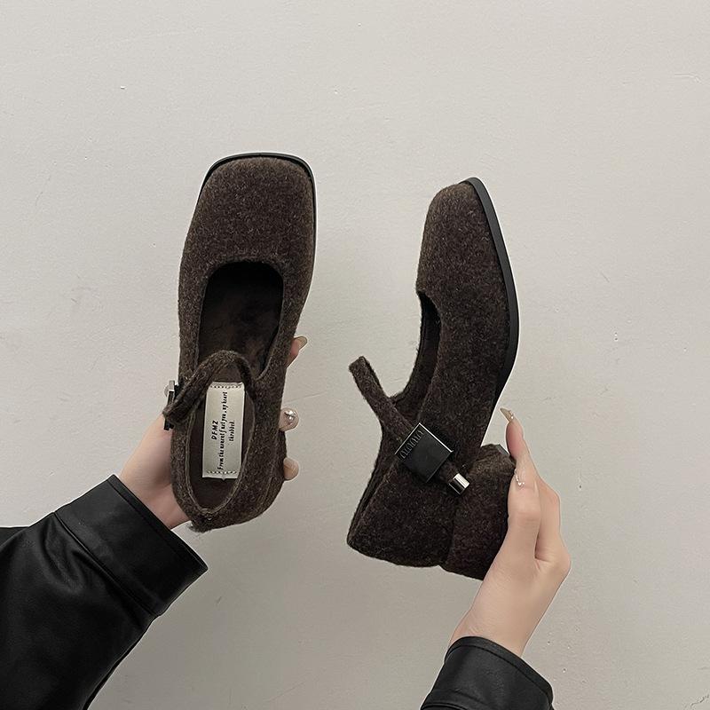 

Retro thick heel girls single shoes autumn and winter French one-word buckle with woolen square head light mouth high heel Mary Jane shoes 40 коричневый
