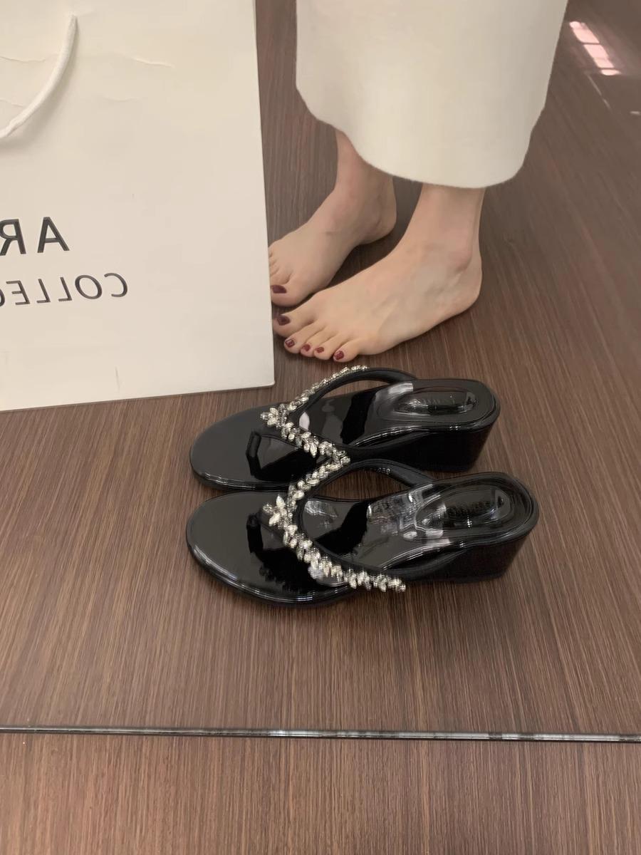

French beautiful slope heel toe rhinestone flip-flops women s summer wear lazy wind not tired high heels sandals 40 чёрный