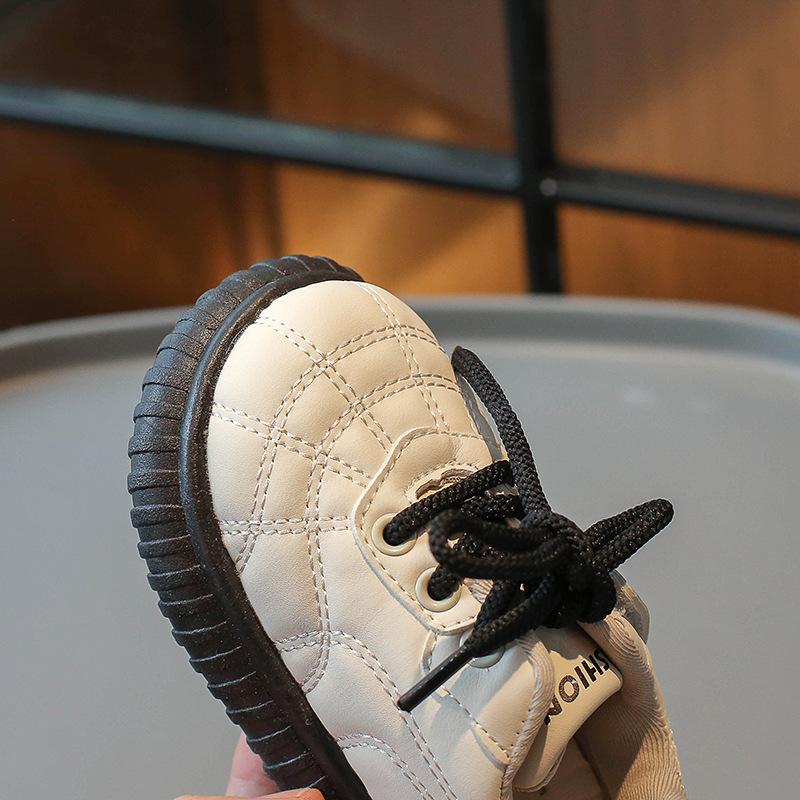 Herbst neue ultraleichte Kinderschuhe koreanische Version von Kinder-Freizeitschuhen, modische kleine Lederschuhe für Jungen, Schuhe mit weichen Sohlen für Babys