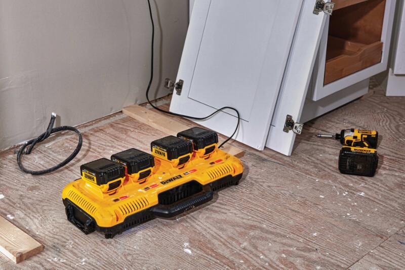 XR CHARGER 8.0A 4*18V - DW DCB104