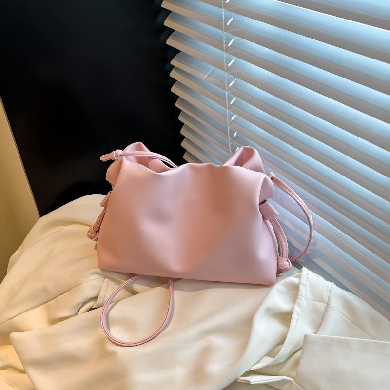 

Женская 2025 жемчужный бант новый тренд мода плиссированная облако большая вместимость портативная сумка-мессенджер Pink no pendant