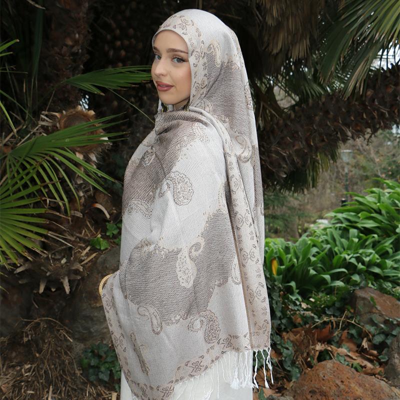 

Рамадан Мусульманский Хиджаб Женский Исламский Жаккардовый Шарф Пейсли Пашмина Зимний Теплый Толстый Защищающий от Холода Шаль с Кисточками