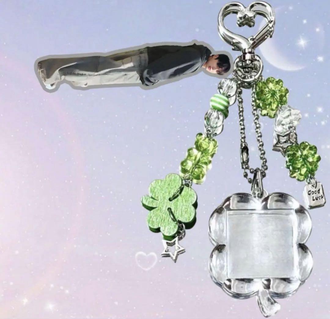 

[USED] BTS Jungkook Happy Four-Leaf Clover Keychain