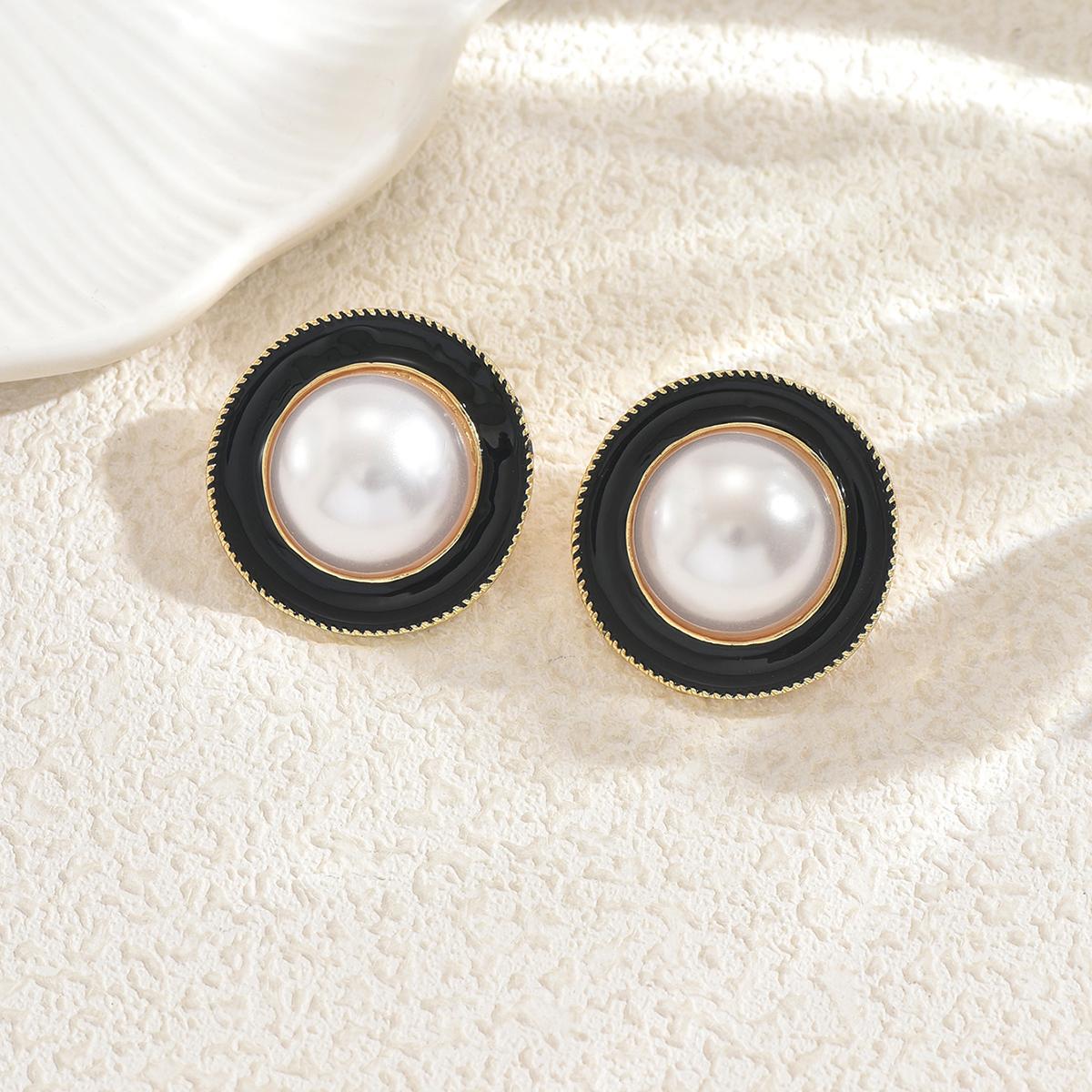 

Elegant Gold/Black Color Frame White Imitation Pearl Stud Earrings Classic Gala & Formal Gatherings Jewelry
