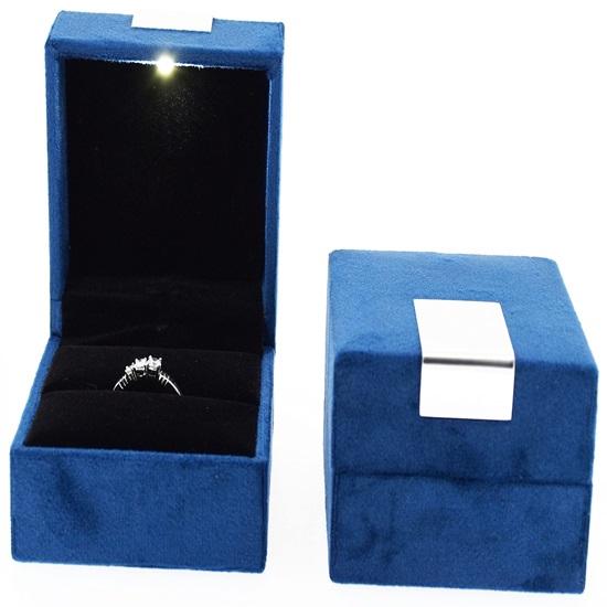 Dřevěná LED krabička na šperky 7,6 cm na prsten