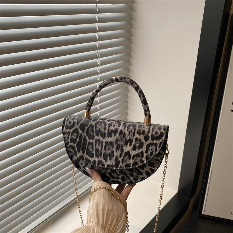 

Summer hot-selling women s bags, niche messenger bags, women s versatile simple red saddle bags, shoulder bags чорний