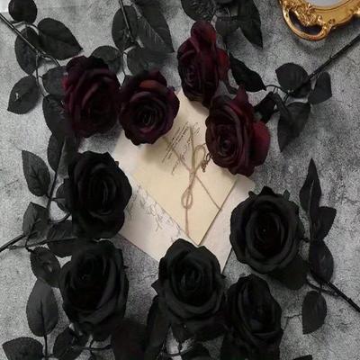 Künstliche schwarze Rosen mit langem Stiel, Kunststoffmaterial verwelkt nie, geeignet für Valentinstag, Familienhochzeitsfeier, Halloween-Atmosphäre