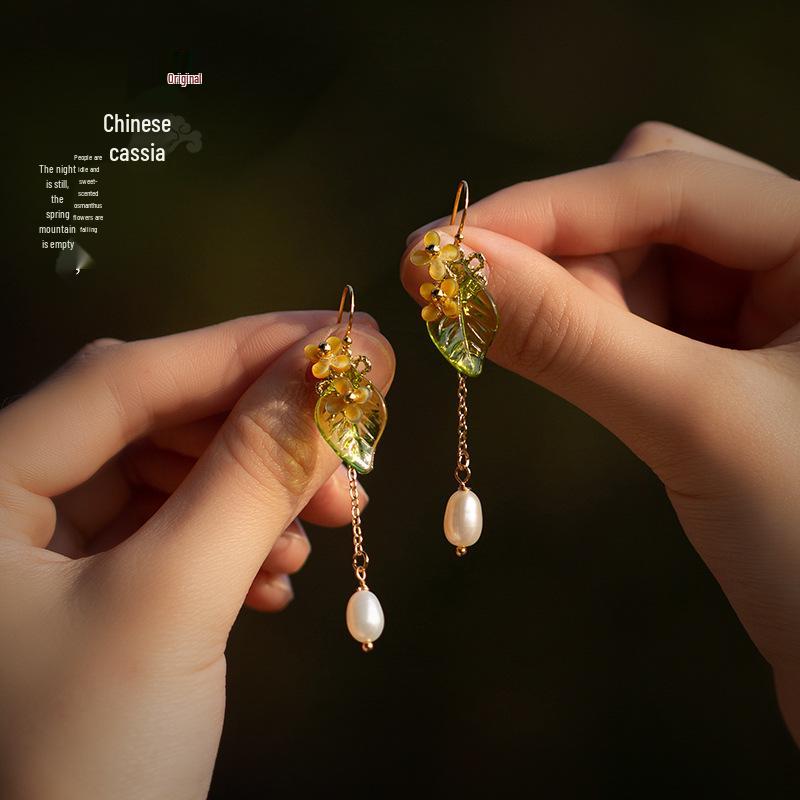 Elegant Ebony Flower Hairpin for Women – Ancient Style, High-End Feel, Simple Chinese Design, Perfect for Daily Use.