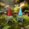 Huaqianguhh Miniature Frog Figurine, Little Statue with A Party Hat, Decorative Resin Ornament for Outdoor Garden Courtyard