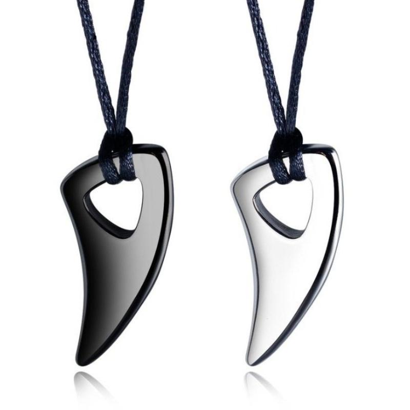 

Punk Stainless Steel Fangs Necklace Titanium Man Pendragon Horn Pendant
