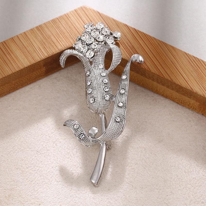 Broșă Florală de Lux cu Strasuri în Stil Coreean - Pin Elegant pentru Guler de Damă