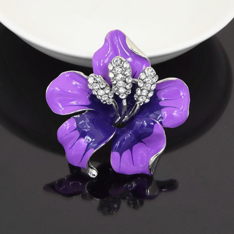 Elegant Rhinestone Lily Brooch – High-End Painted Flower Pin for Weddings