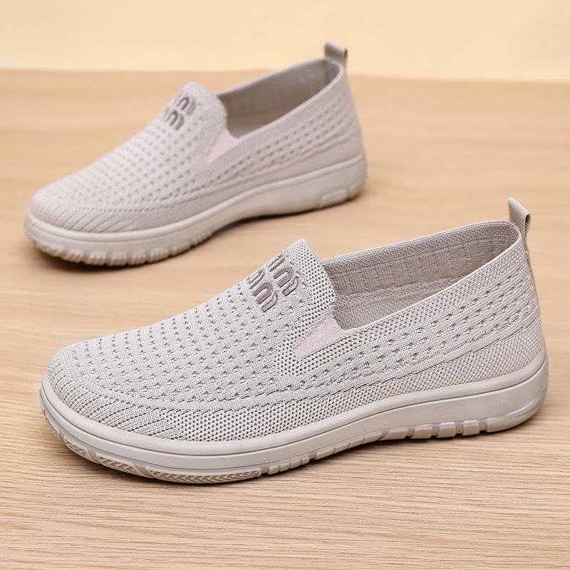 Shoes women's autumn breathable single shoes soft soles are not tired feet thick soles casual cloth shoes women's one foot pedal mother shoes