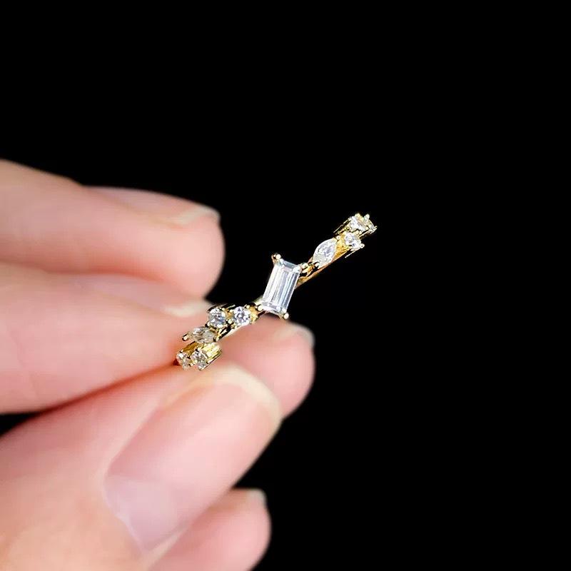 Minimalistischer quadratischer Ring aus Sterlingsilber mit 18 Karat Vergoldung und Zirkonia für Damen