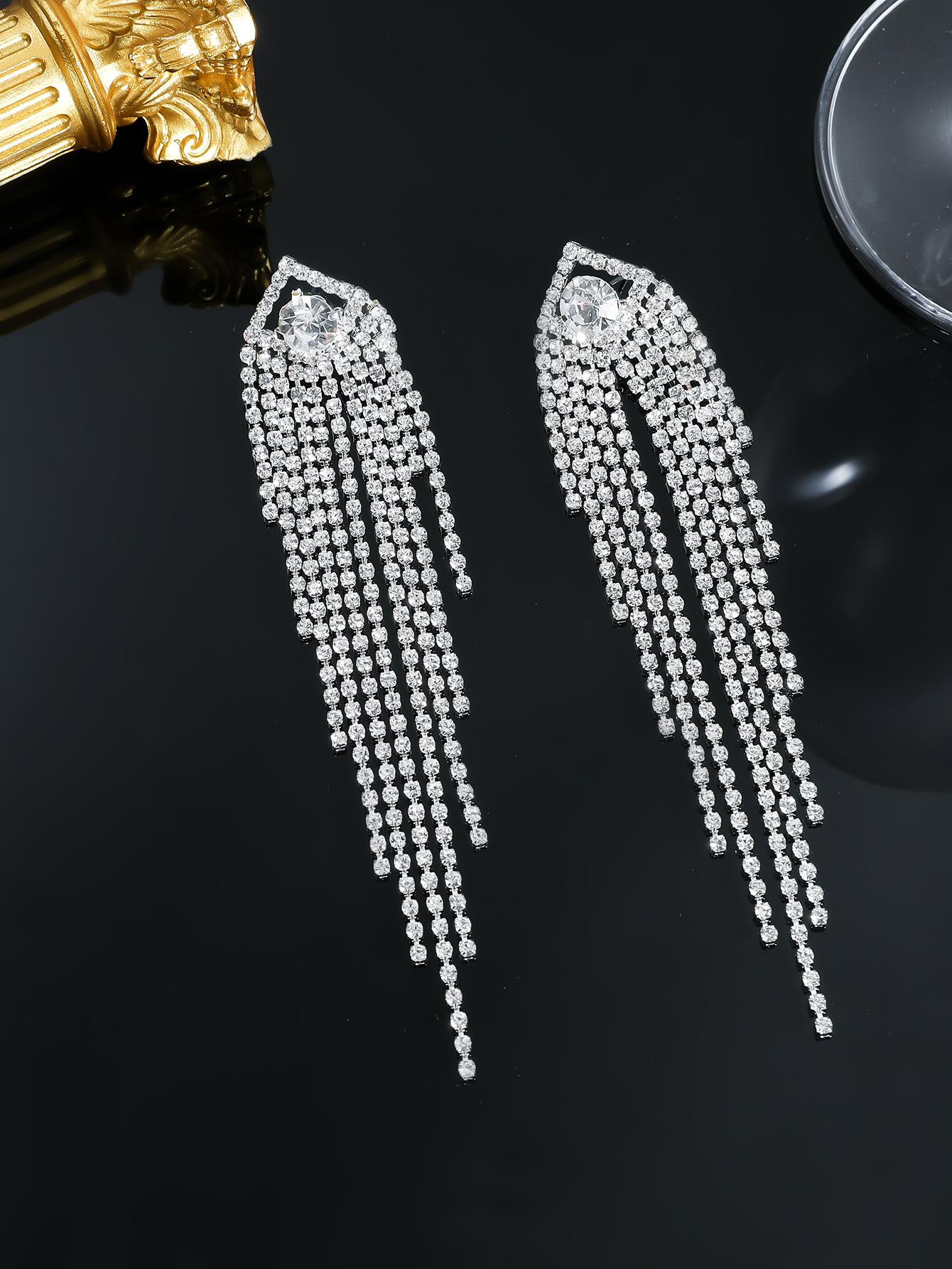 Классические серьги с длинной бахромой и бриллиантами «Синий блеск»