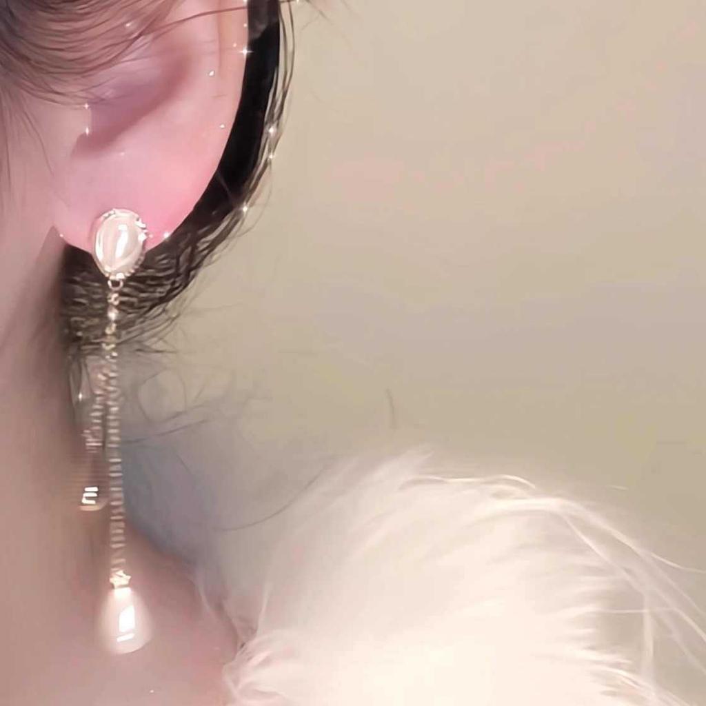 French light luxury fashion gentle and versatile water drop-shaped pearl long fringed earrings with simple personality and cold wind earrings