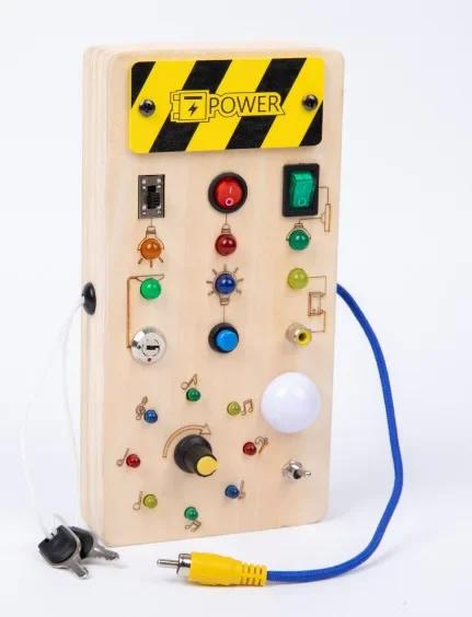 Montessori Busy Board Senzorické hračky Dřevěné s LED světelným spínačem Kontrolní panel Cestovní aktivity Dětské hry pro 2-4 roky